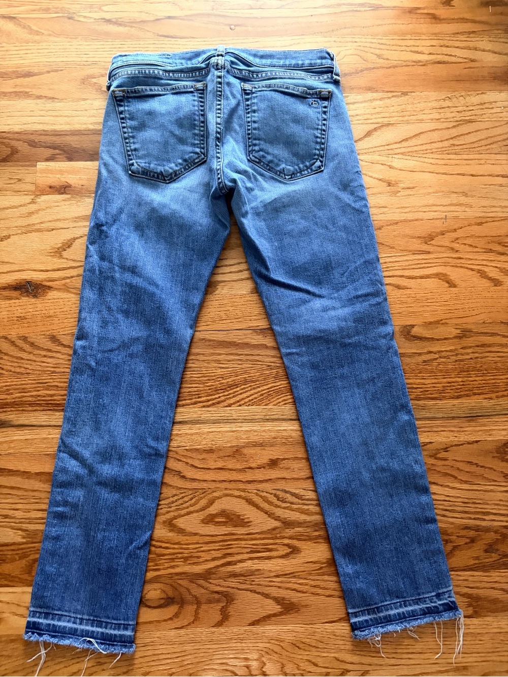 rag & bone Dre Capri size 27. Livingston wash. Raw hem. - Picture 11 of 12